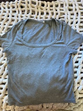 Amazon Women's Scoop Neck Short Sleeve Top - Gray